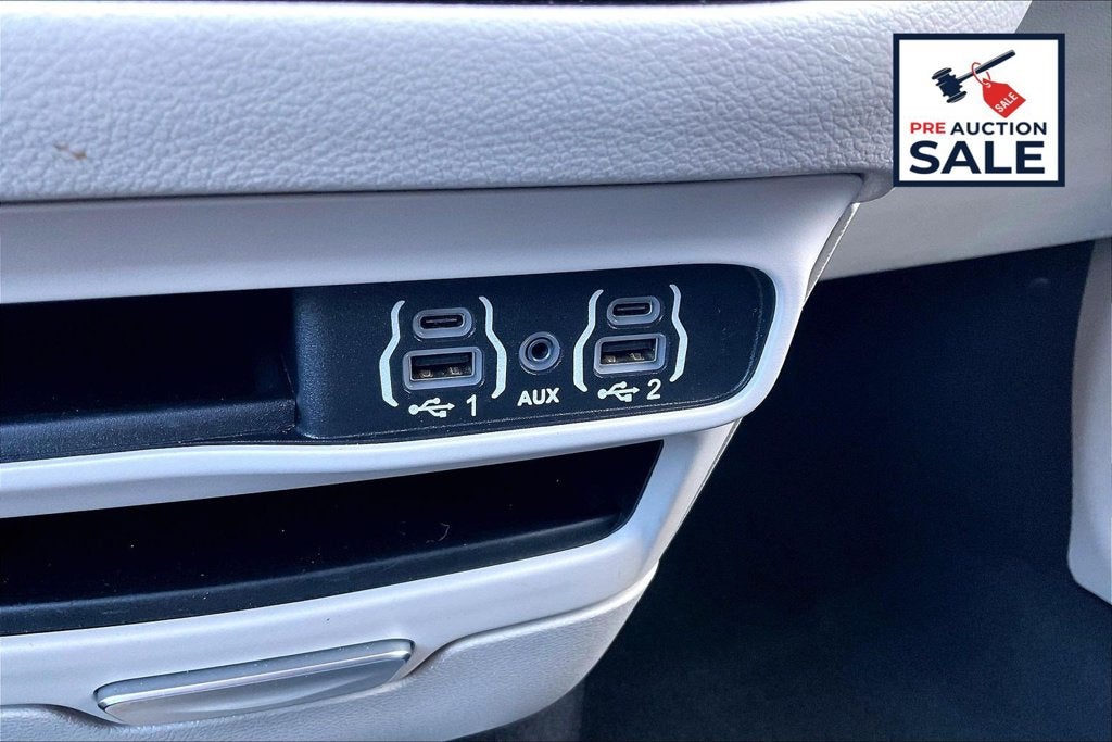 2023 Chrysler Voyager LX