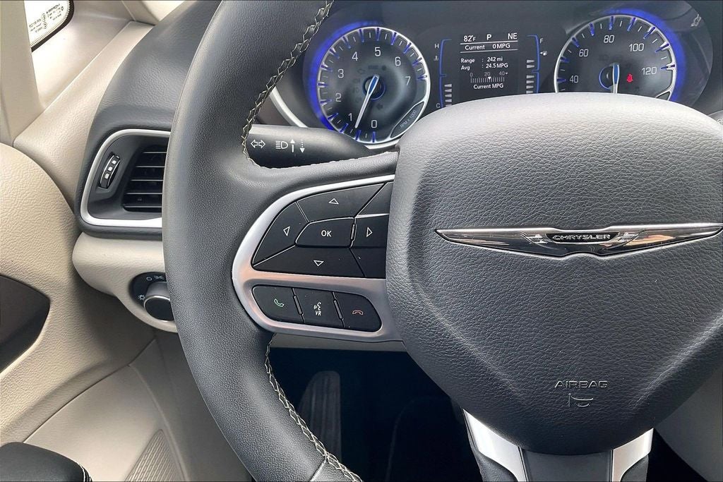 2023 Chrysler Voyager LX