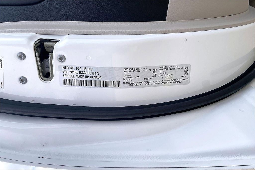 2023 Chrysler Voyager LX