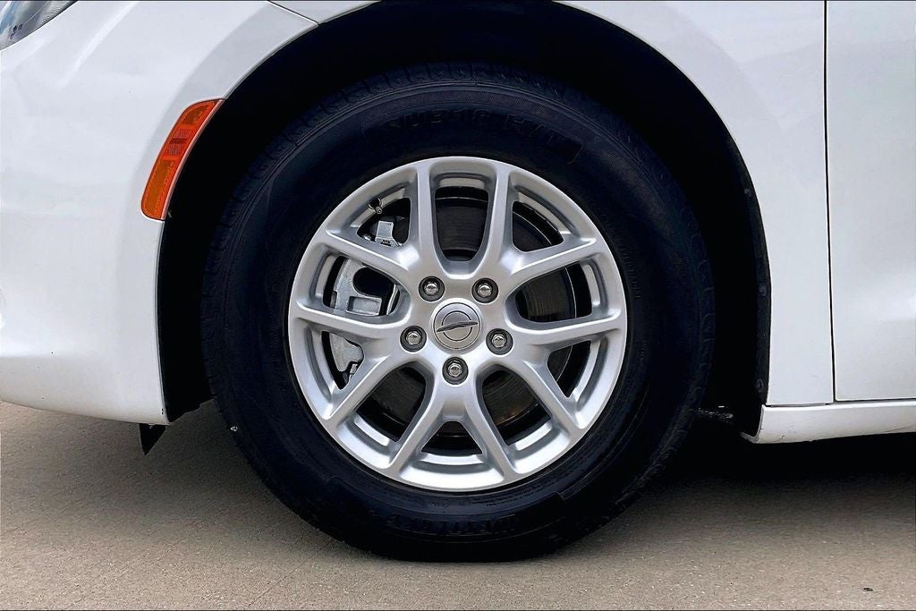 2023 Chrysler Voyager LX
