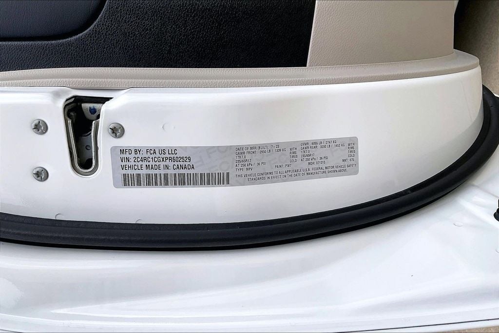 2023 Chrysler Voyager LX
