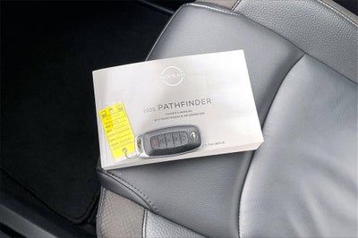 2025 Nissan Pathfinder SL