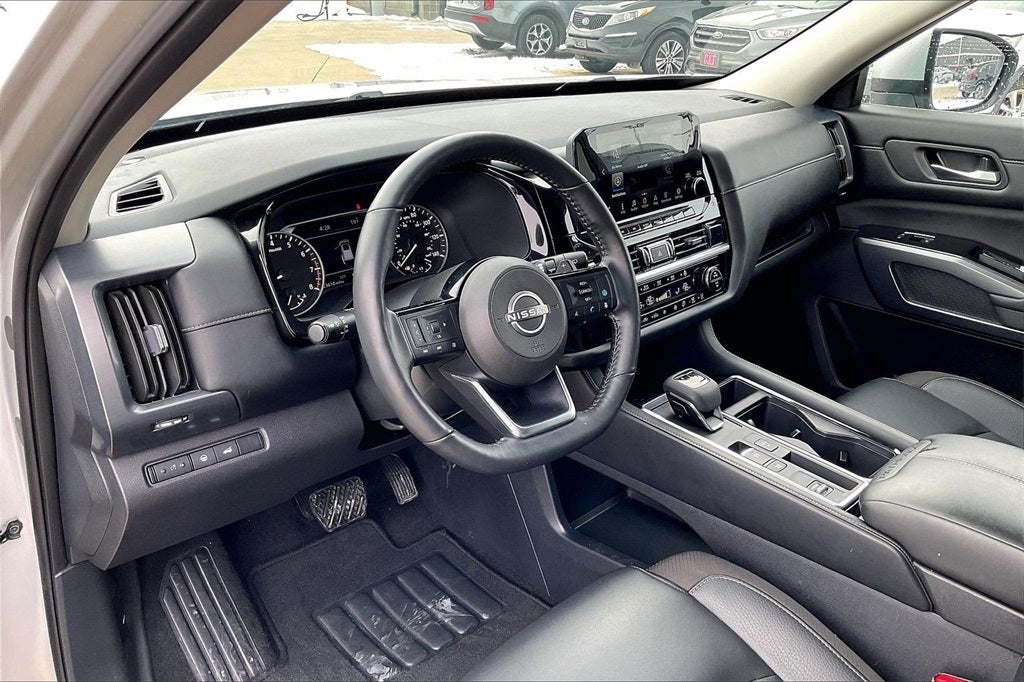 2025 Nissan Pathfinder SL