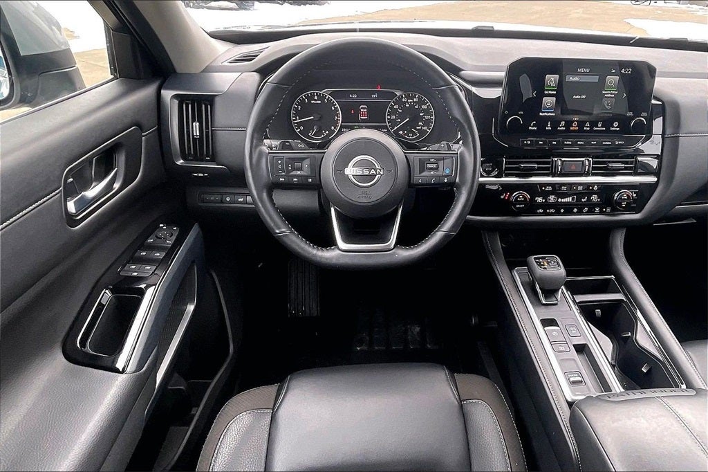 2025 Nissan Pathfinder SL