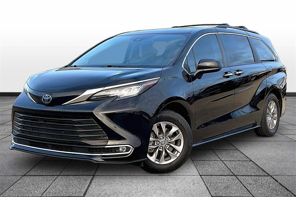 2022 Toyota Sienna XLE 8 Passenger