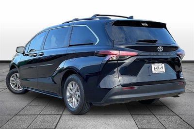 2022 Toyota Sienna XLE 8 Passenger