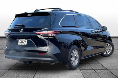 2022 Toyota Sienna XLE 8 Passenger