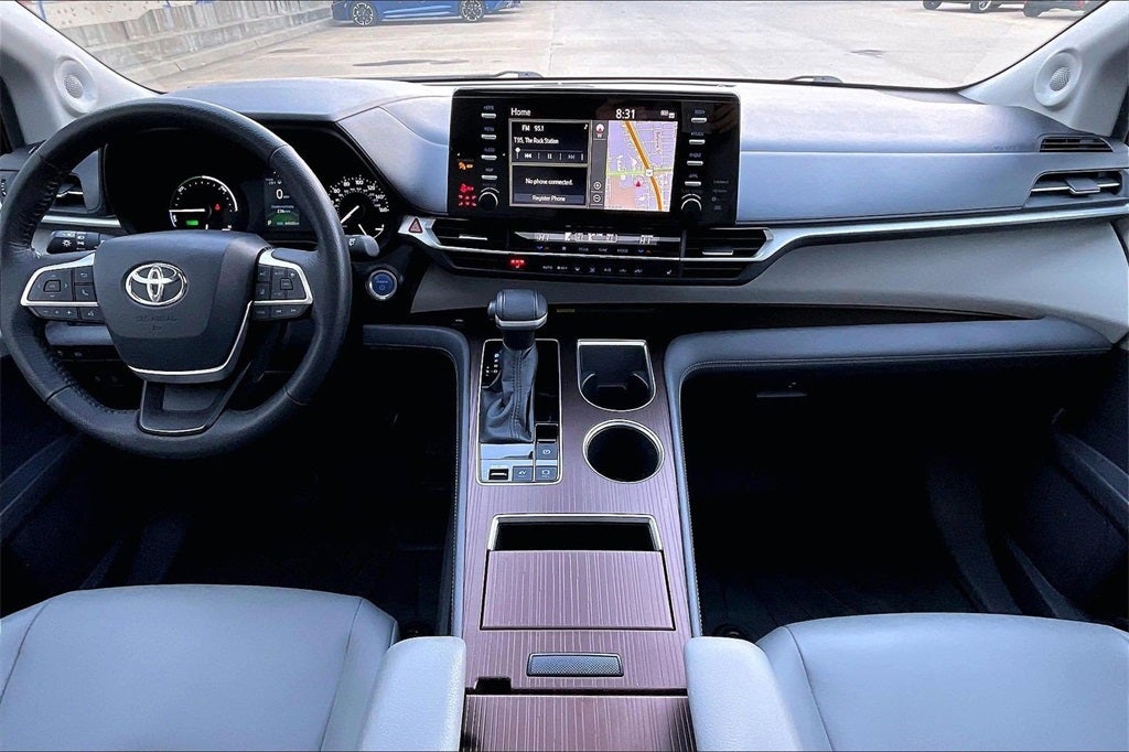 2022 Toyota Sienna XLE 8 Passenger