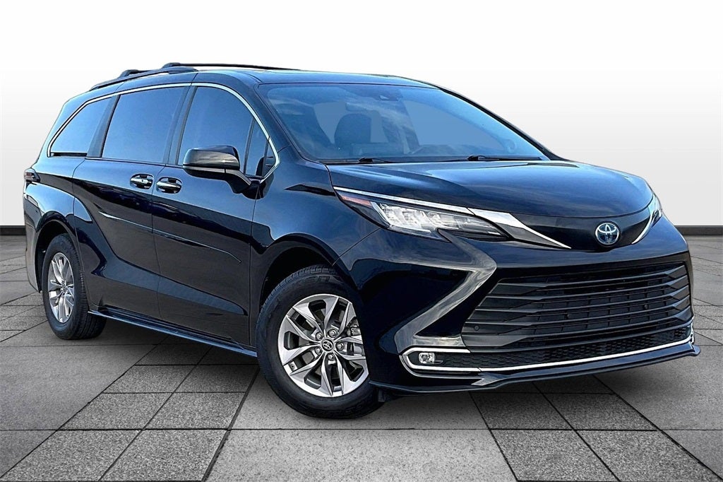2022 Toyota Sienna XLE 8 Passenger