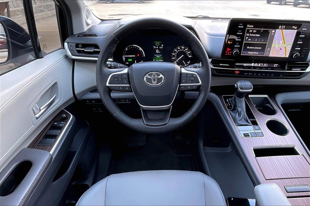 2022 Toyota Sienna XLE 8 Passenger