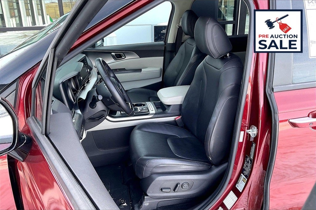 2024 Kia Carnival LX