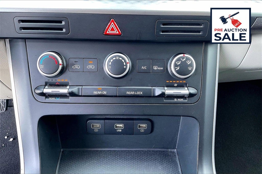 2024 Kia Carnival LX