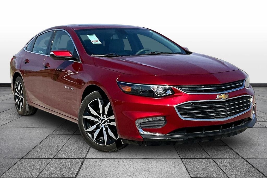 Used 2018 Chevrolet Malibu 1LT with VIN 1G1ZD5ST5JF260725 for sale in Hutchinson, KS