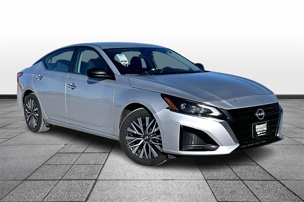 Used 2024 Nissan Altima SV with VIN 1N4BL4DV4RN376865 for sale in Hutchinson, KS