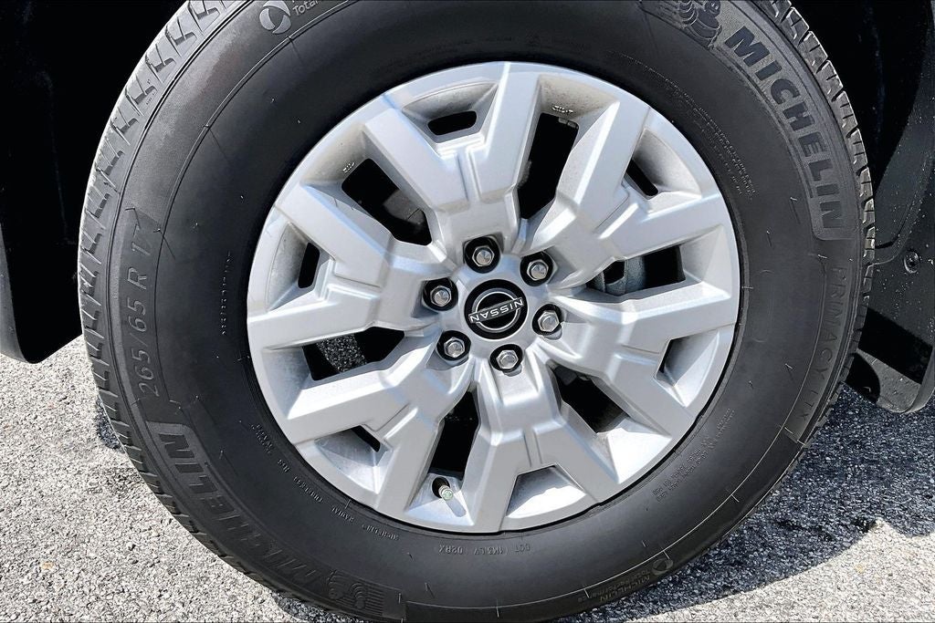 2024 Nissan Frontier SV
