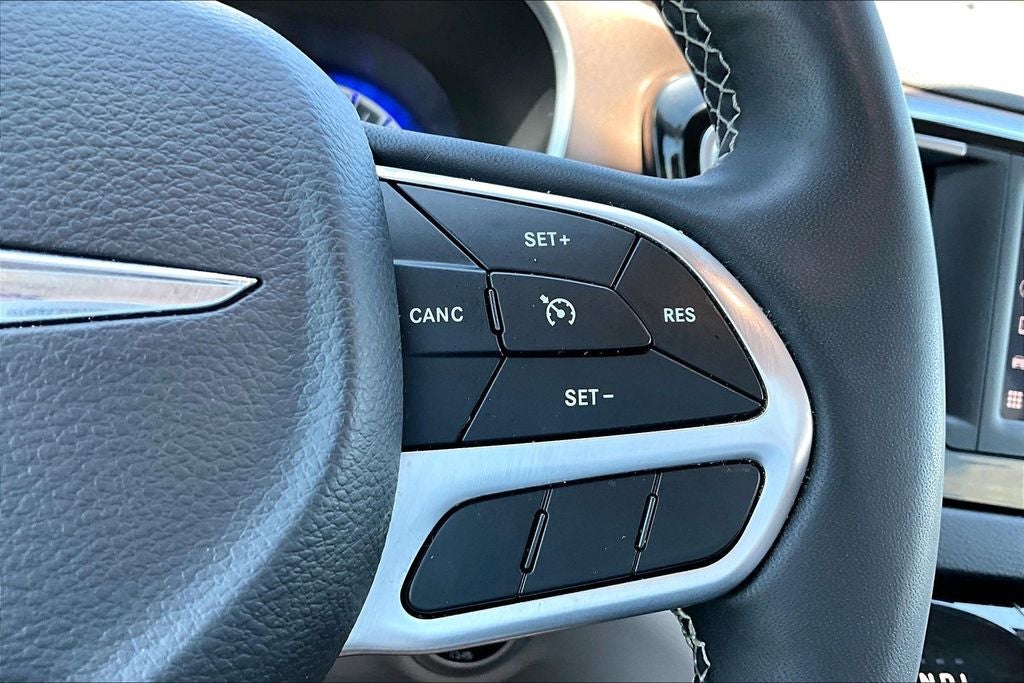 2024 Chrysler Voyager LX