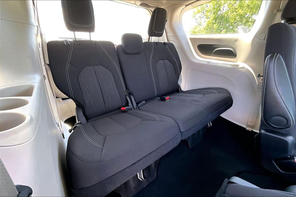 2024 Chrysler Voyager LX
