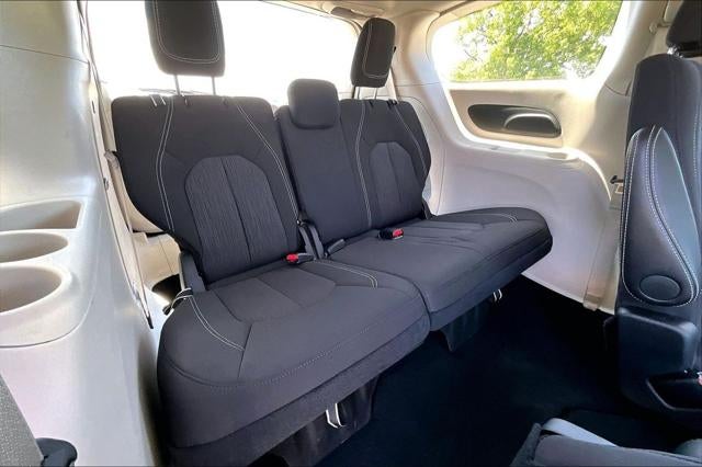 2024 Chrysler Voyager LX