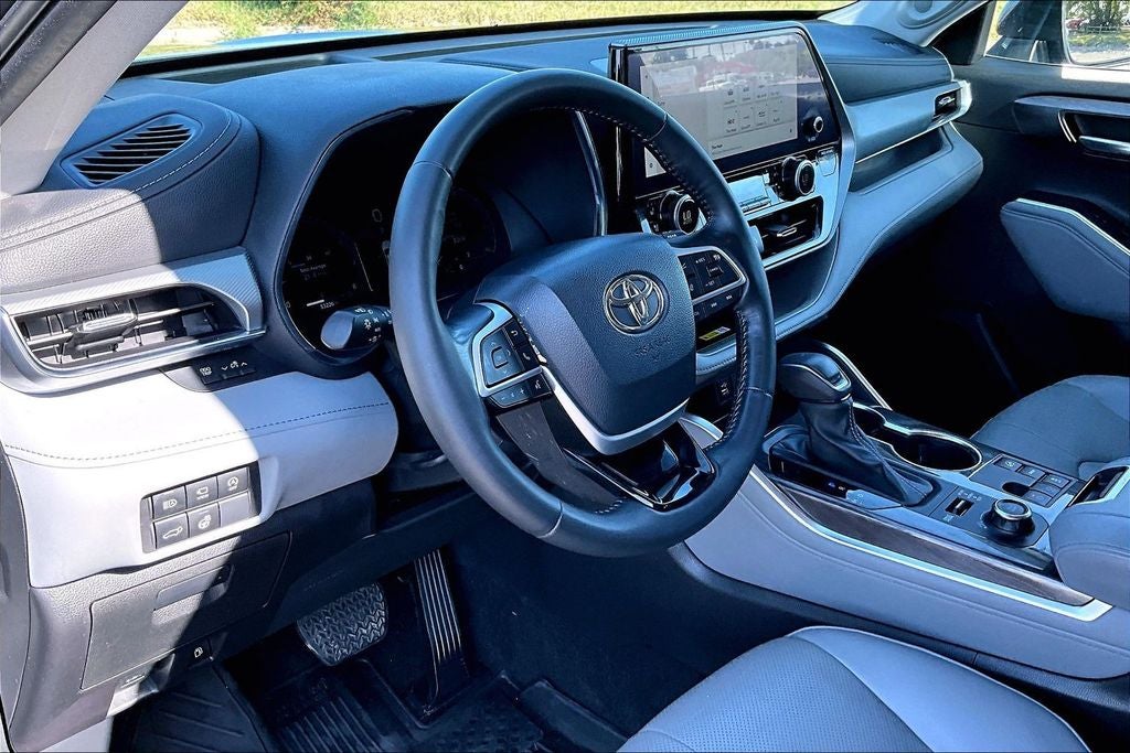 2023 Toyota Highlander Platinum