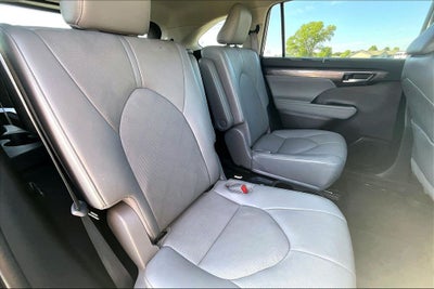 2023 Toyota Highlander Platinum