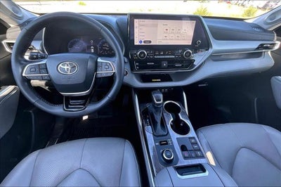 2023 Toyota Highlander Platinum