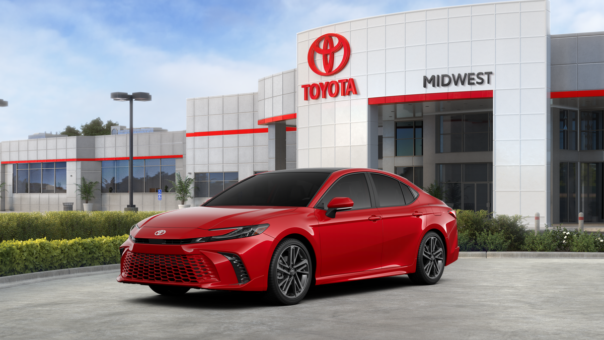2026 Toyota Camry XSE Hybrid's photo