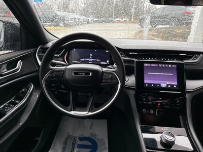 2025 Jeep Grand Cherokee Laredo 4x4