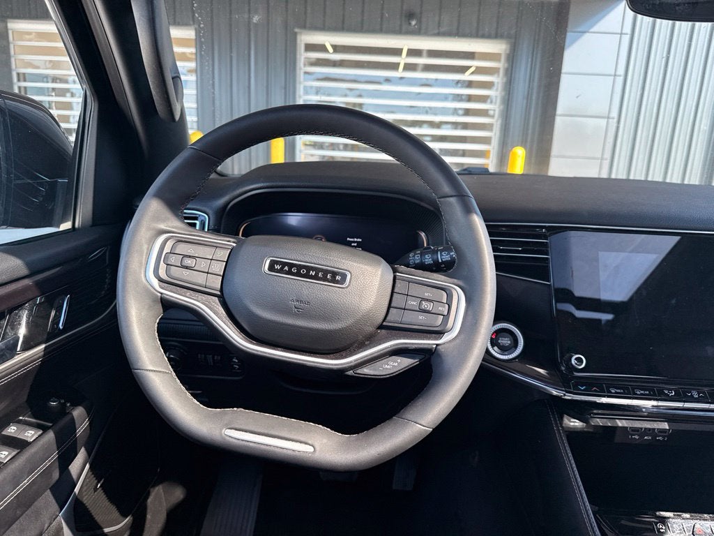 2023 Jeep Wagoneer Base