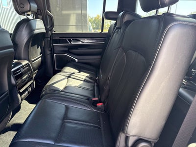 2023 Jeep Wagoneer Base