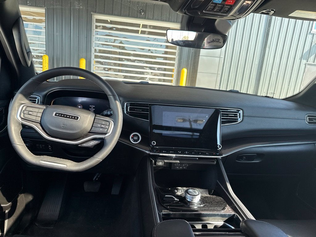 2023 Jeep Wagoneer Base