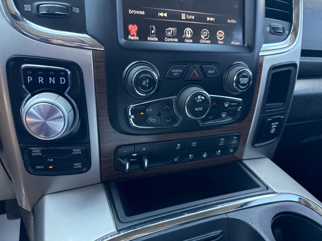 2017 RAM 1500 Laramie Crew Cab 4x4 5'7' Box