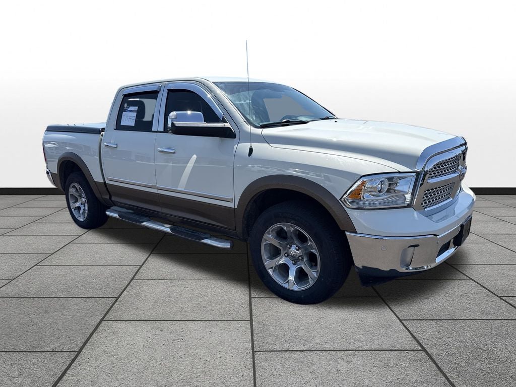 2017 RAM 1500 Laramie Crew Cab 4x4 5'7' Box