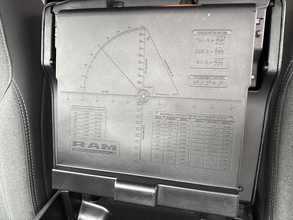 2020 RAM 1500 Big Horn Crew Cab 4x4 5'7' Box