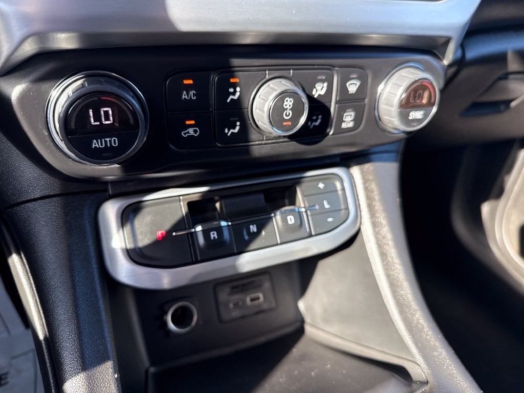 2023 GMC Acadia AWD SLT