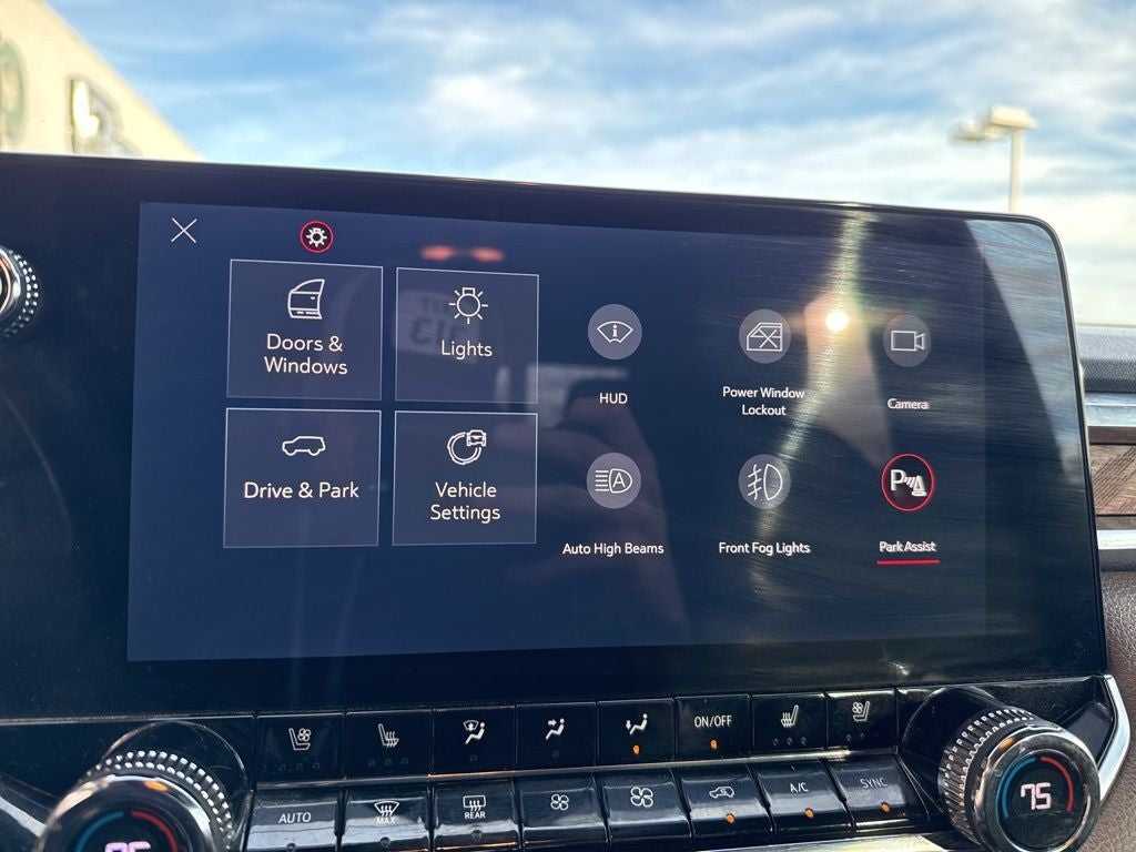 2023 GMC Canyon 4WD Crew Cab Short Box Denali