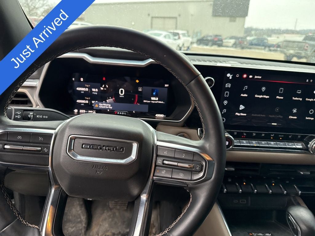 2023 GMC Canyon 4WD Crew Cab Short Box Denali