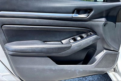 2023 Nissan Altima SL FWD