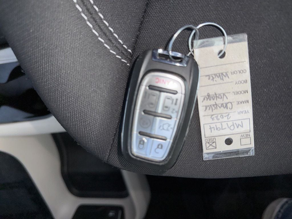 2023 Chrysler Voyager LX