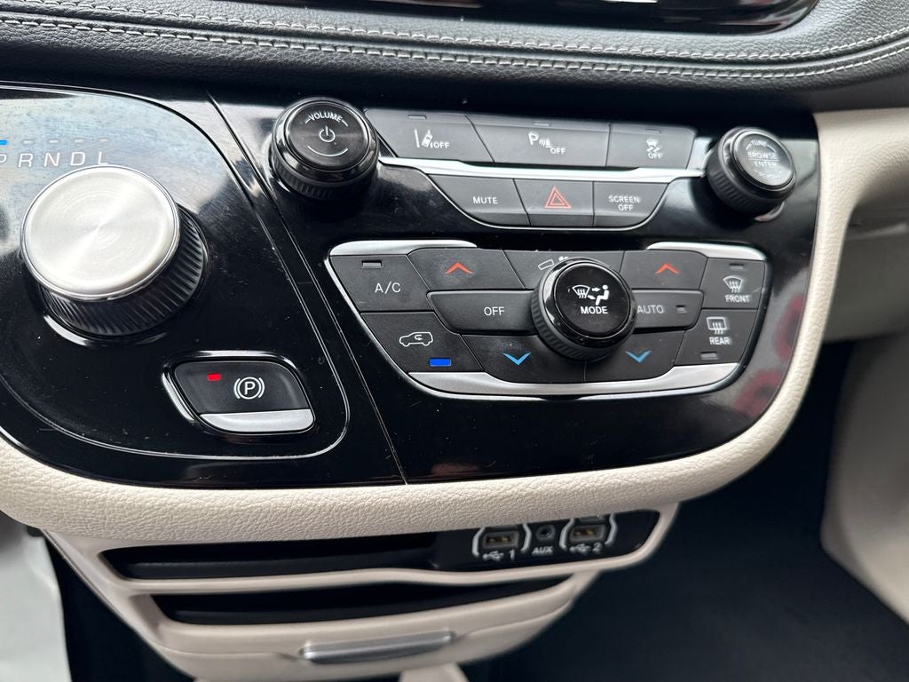 2024 Chrysler Pacifica Hybrid Select