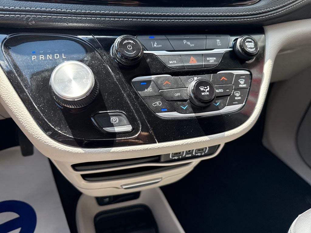 2024 Chrysler Pacifica Hybrid Select