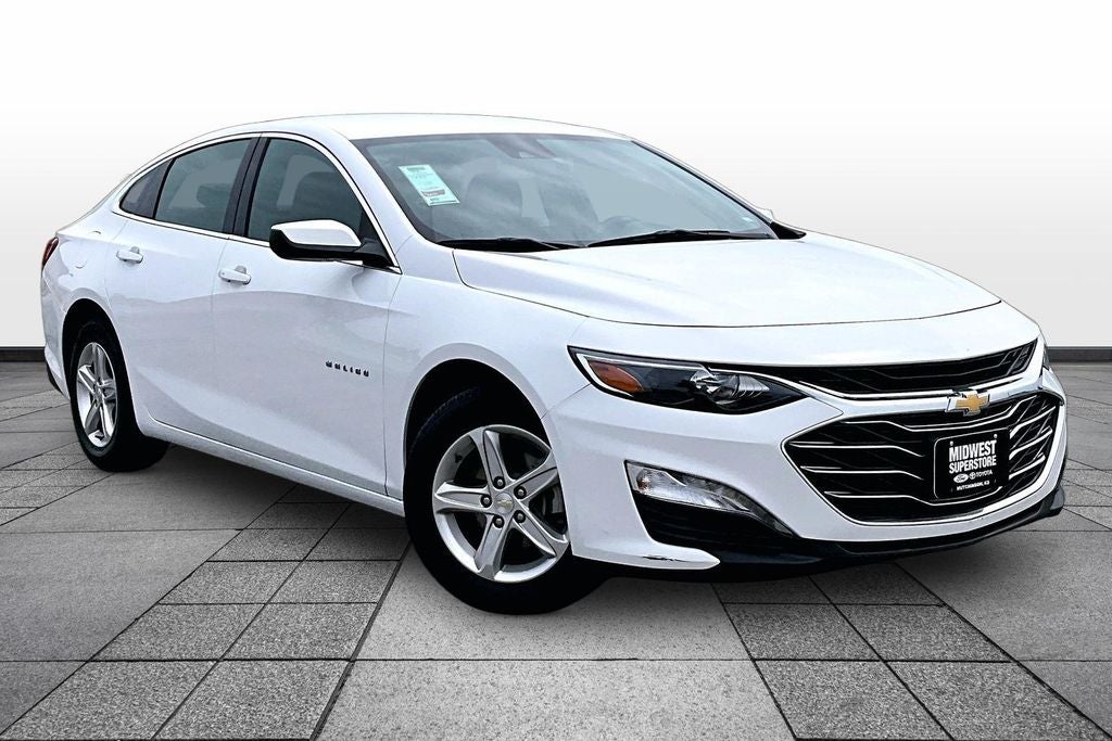 Used 2024 Chevrolet Malibu 1LT with VIN 1G1ZD5ST2RF134768 for sale in Hutchinson, KS