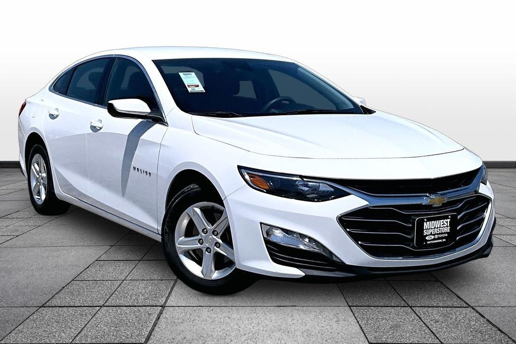 Used 2024 Chevrolet Malibu 1LT with VIN 1G1ZD5ST3RF136884 for sale in Hutchinson, KS