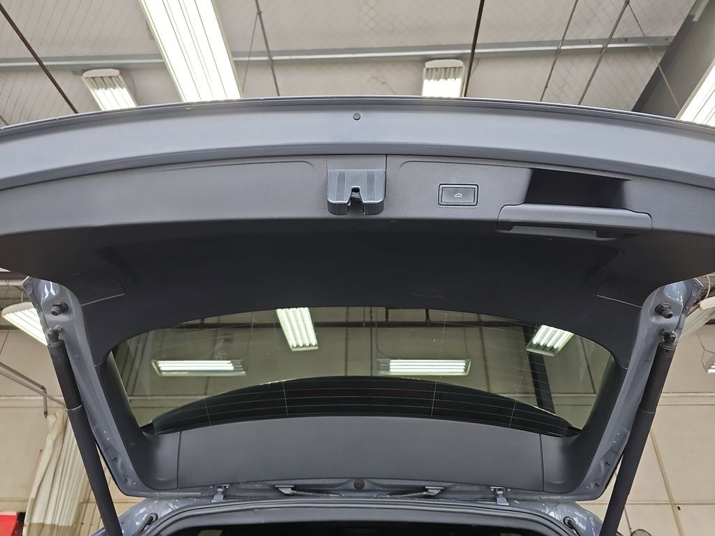 2022 Volkswagen Atlas Cross Sport 3.6L V6 SEL R-Line