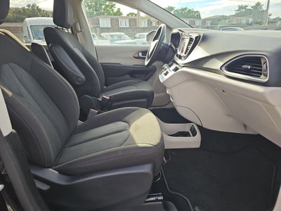 2024 Chrysler Voyager LX