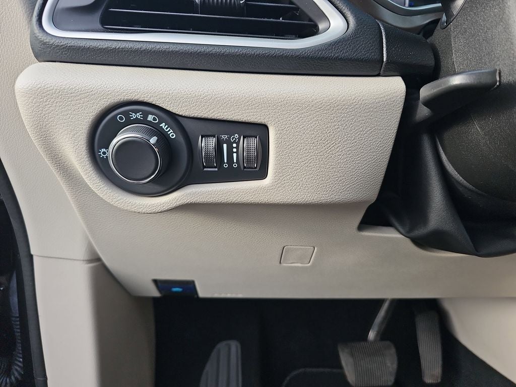 2024 Chrysler Voyager LX