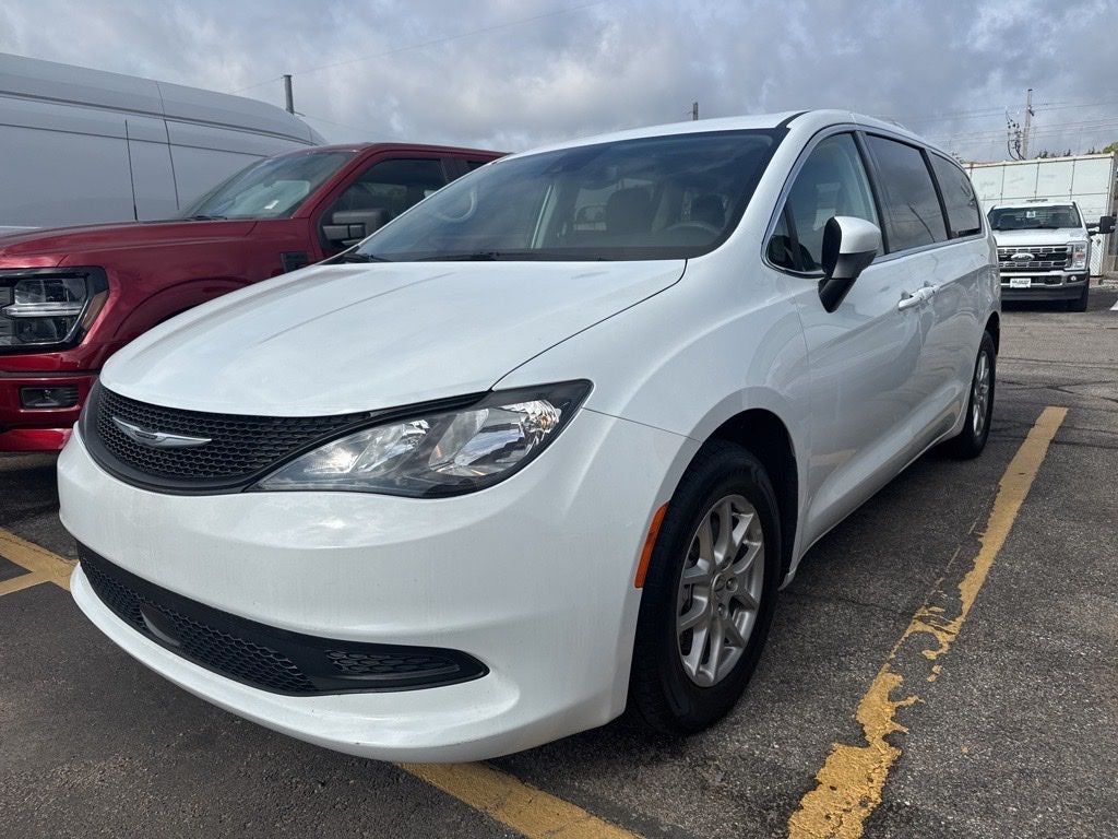 2023 Chrysler Voyager LX