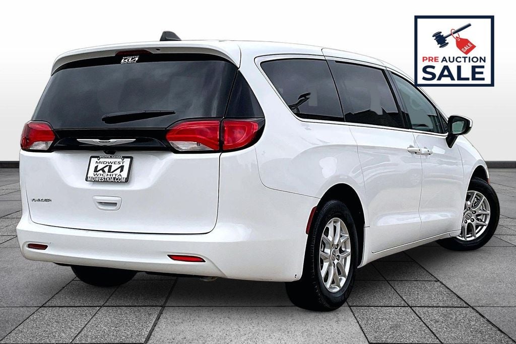 2023 Chrysler Voyager LX