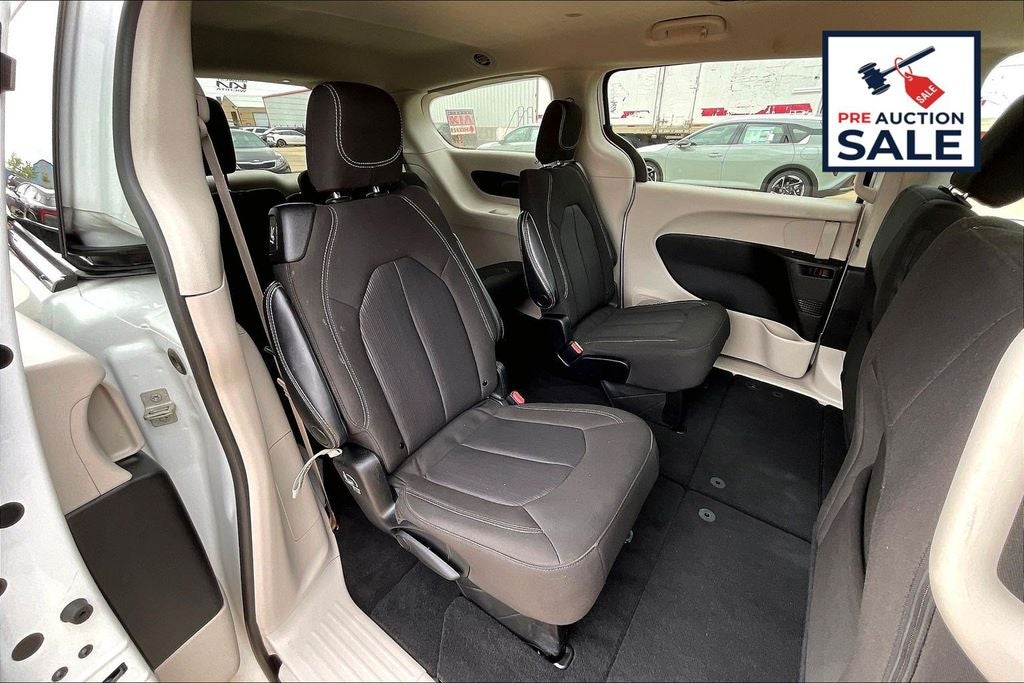 2023 Chrysler Voyager LX