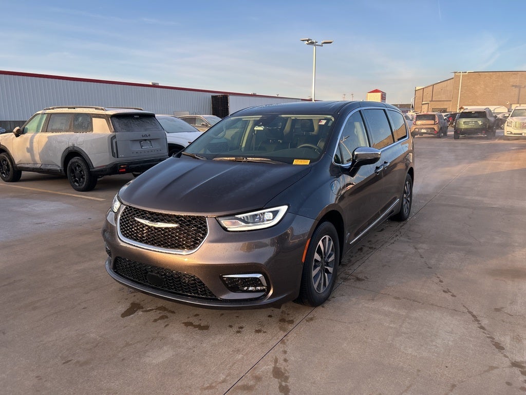 2023 Chrysler Pacifica Hybrid Limited