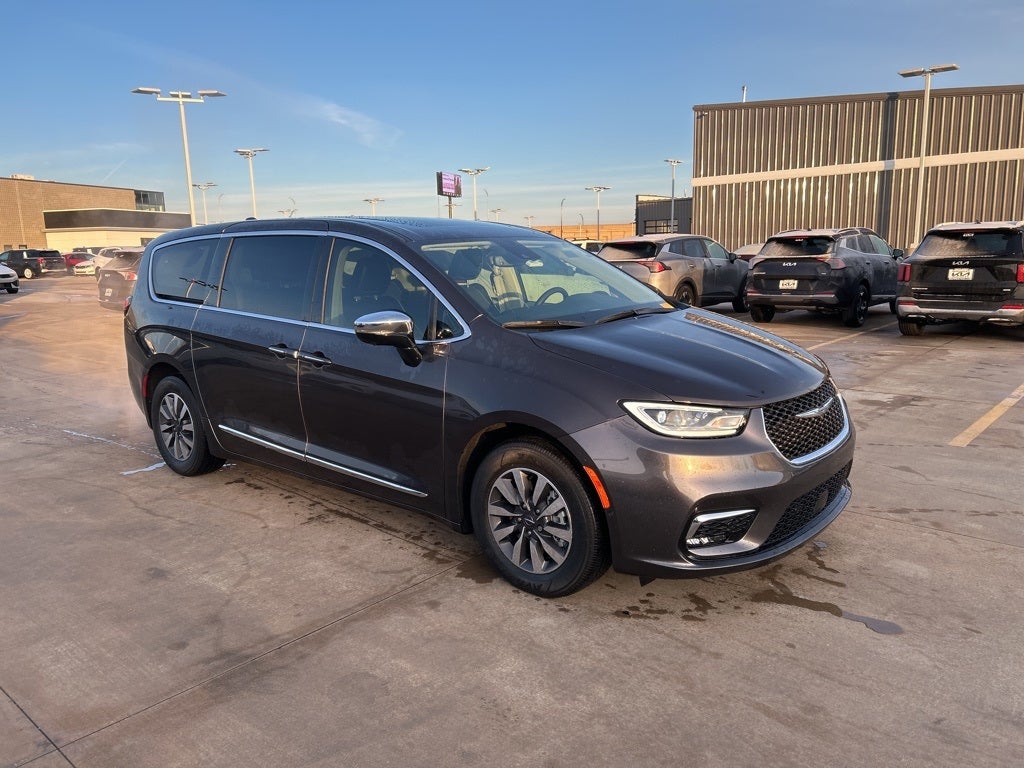 2023 Chrysler Pacifica Hybrid Limited